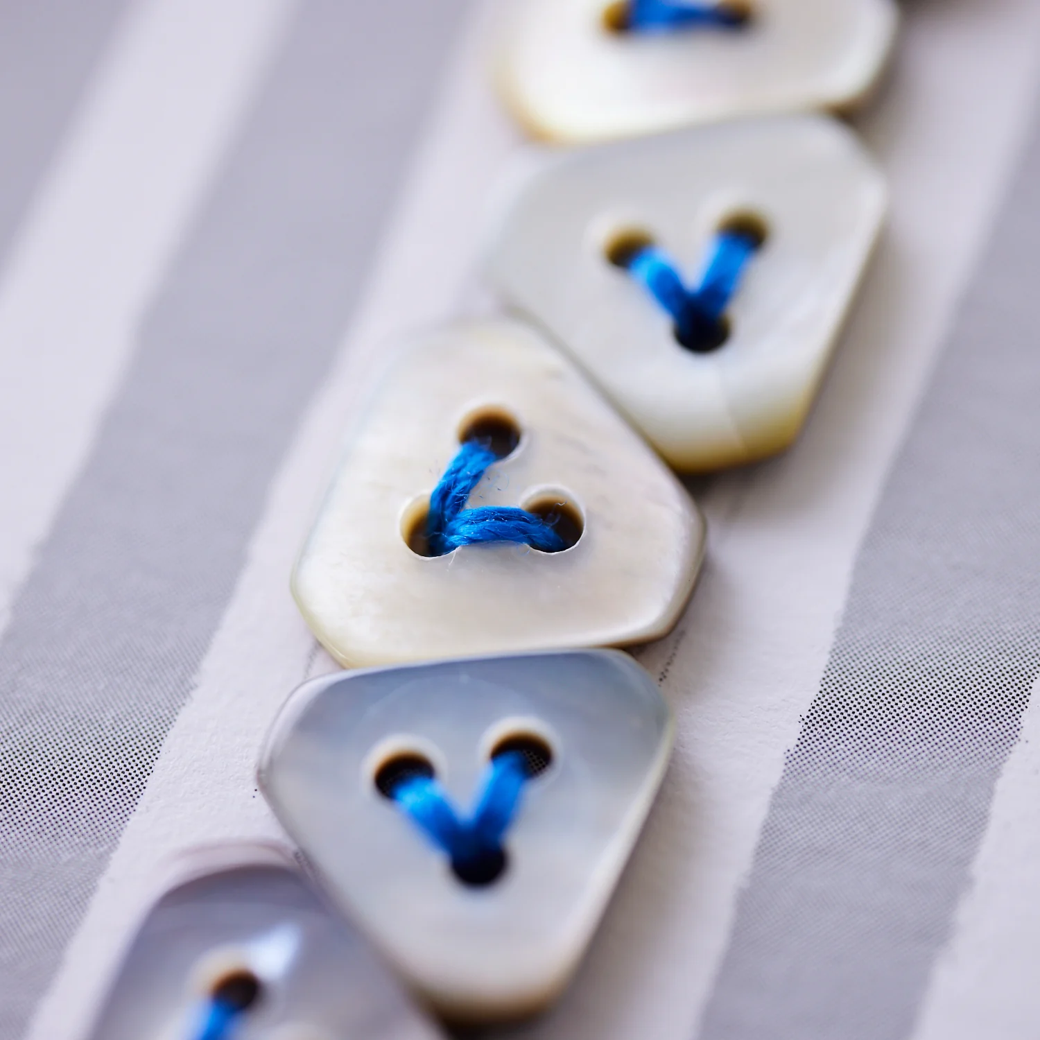 4nov Shell Buttons [Triangle Black-lip Shell / 11.5mm] LPS-071 - Image 3