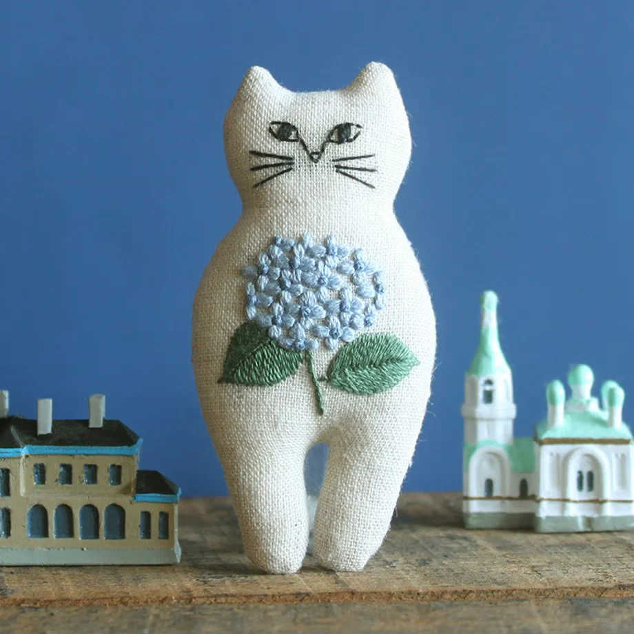 Embroidery Cat Brooch Kit - Hydrangea