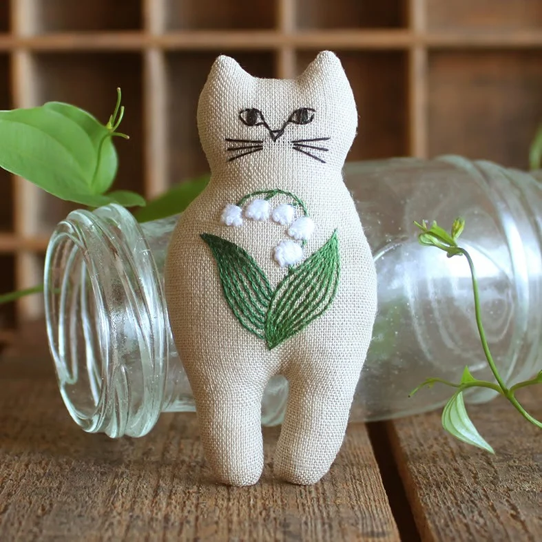 Embroidery Cat Brooch Kit - Lily