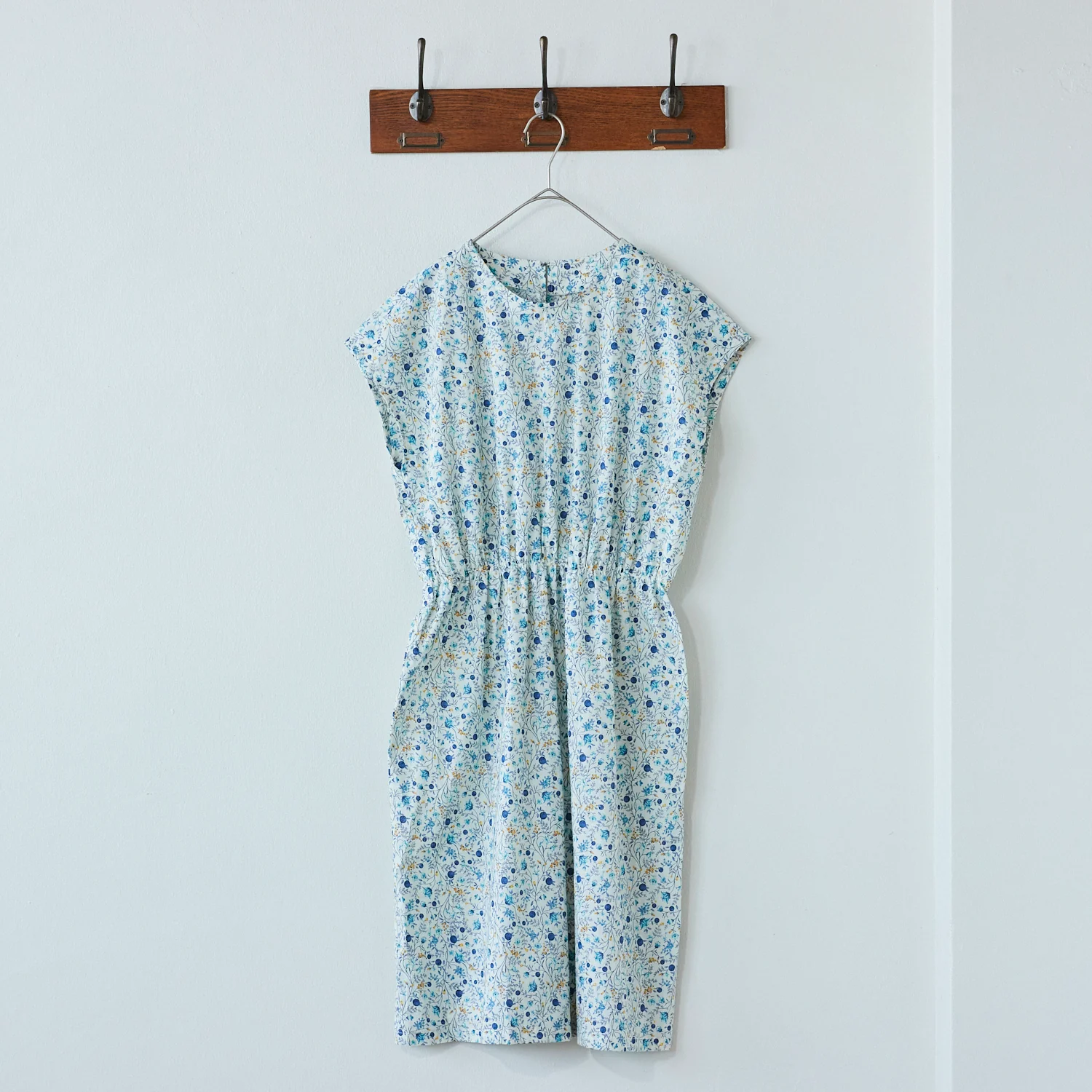 Flownny Berry Bloom Cotton Lawn - White x Blue NFA-1030-36 - Image 2