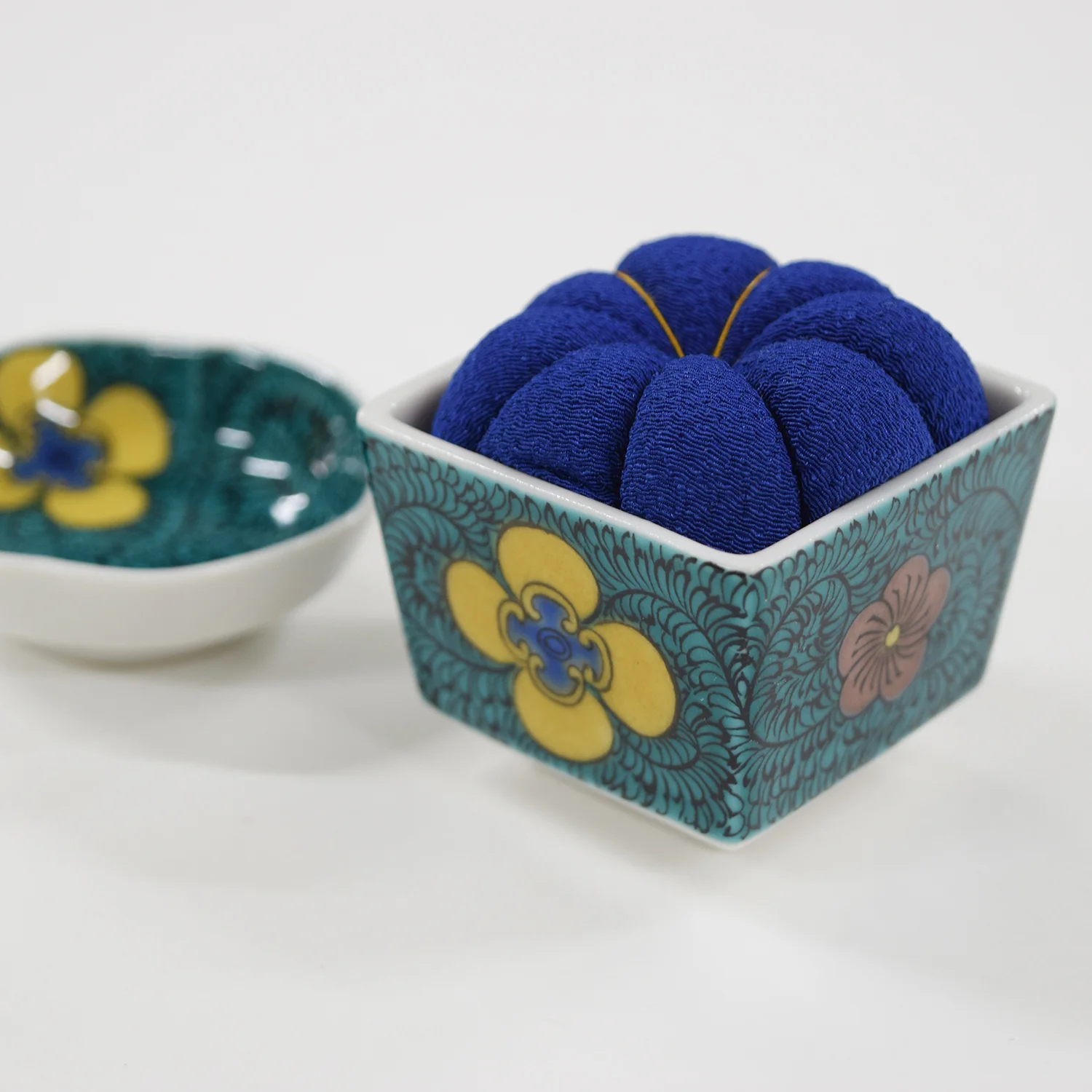 Hiro Kutani Pincushion Set - Image 16