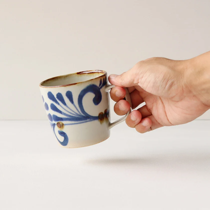 [Kokka Lifestyle] Hand-painted Karakusa Mug - Image 3
