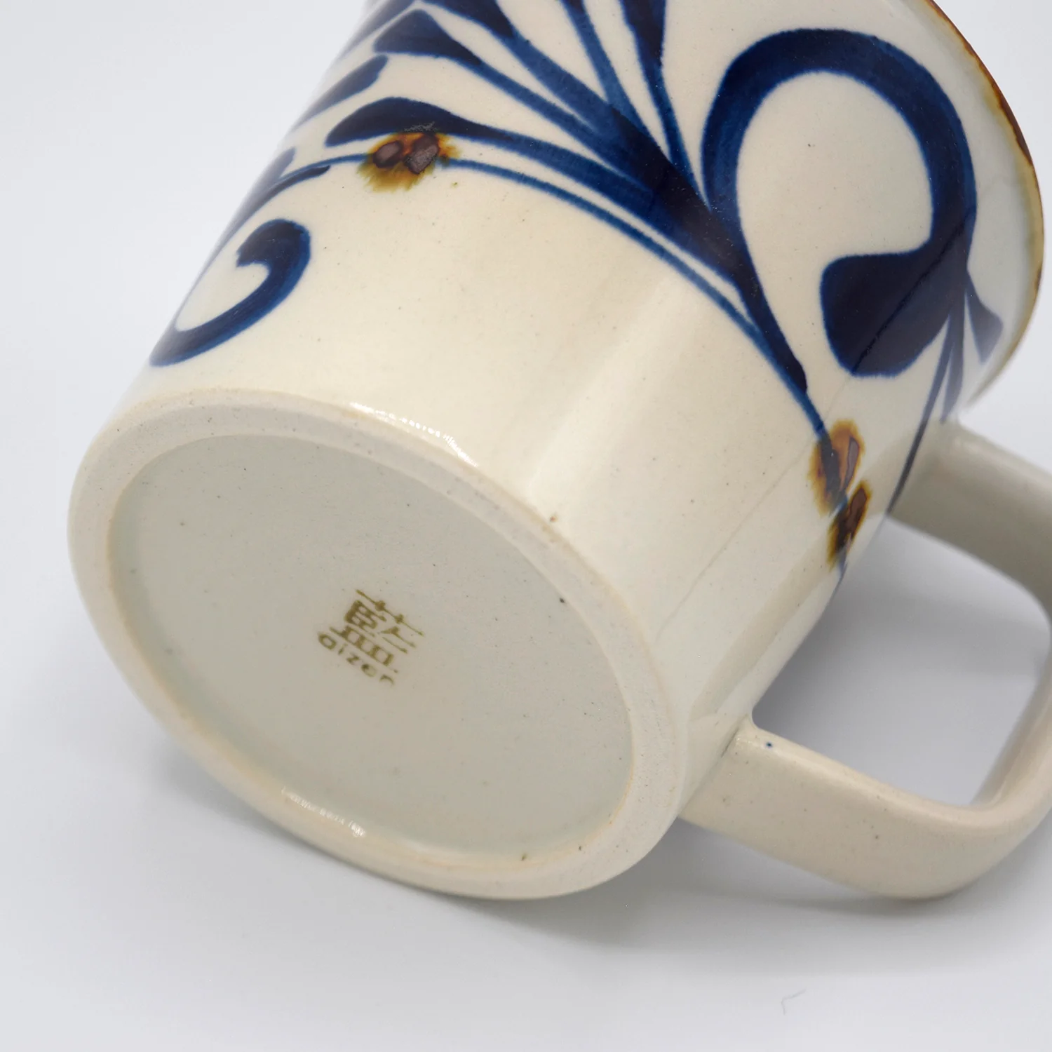 [Kokka Lifestyle] Hand-painted Karakusa Mug - Image 5