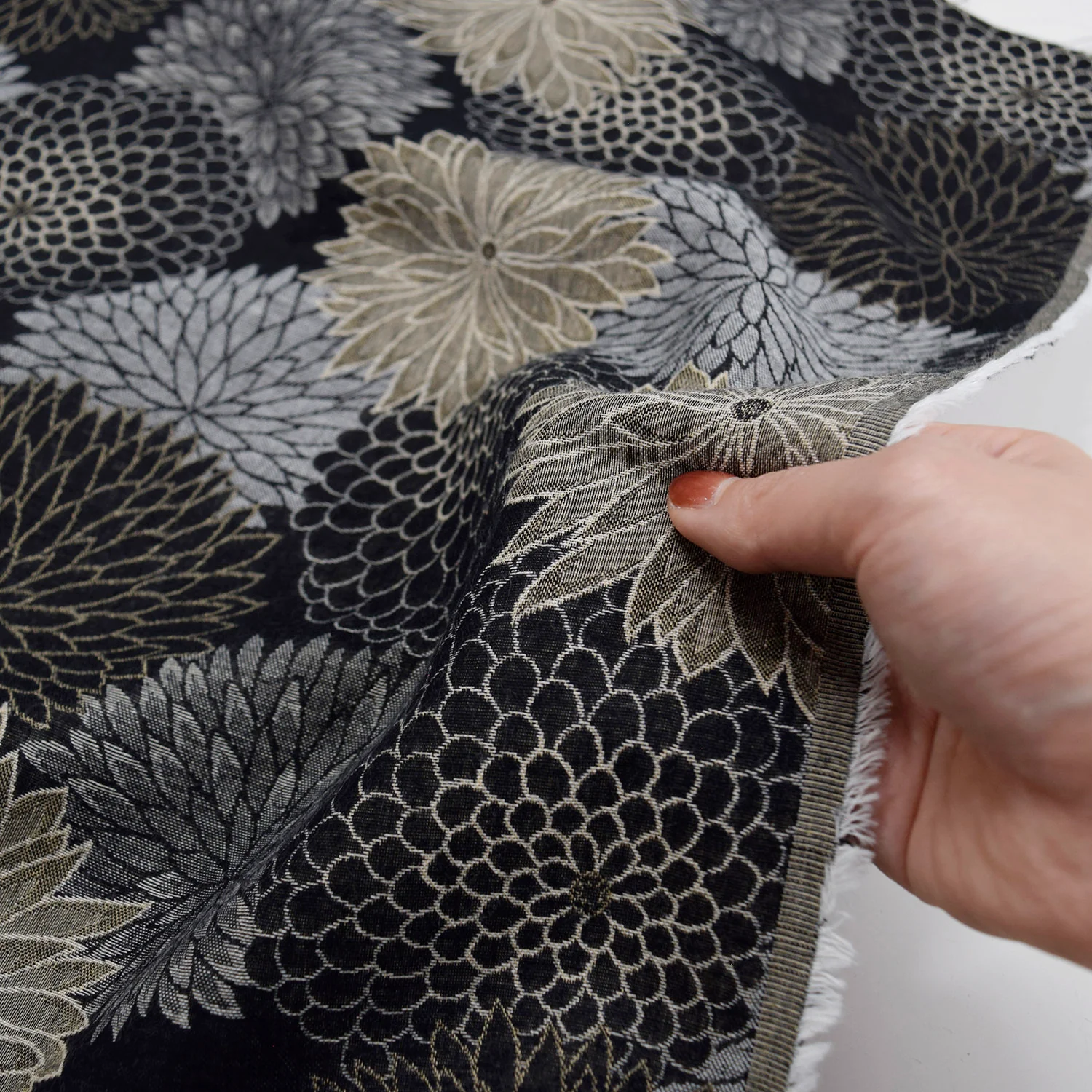 Layered Chrysanthemum Cotton Knit Jacquard - Black - Image 3