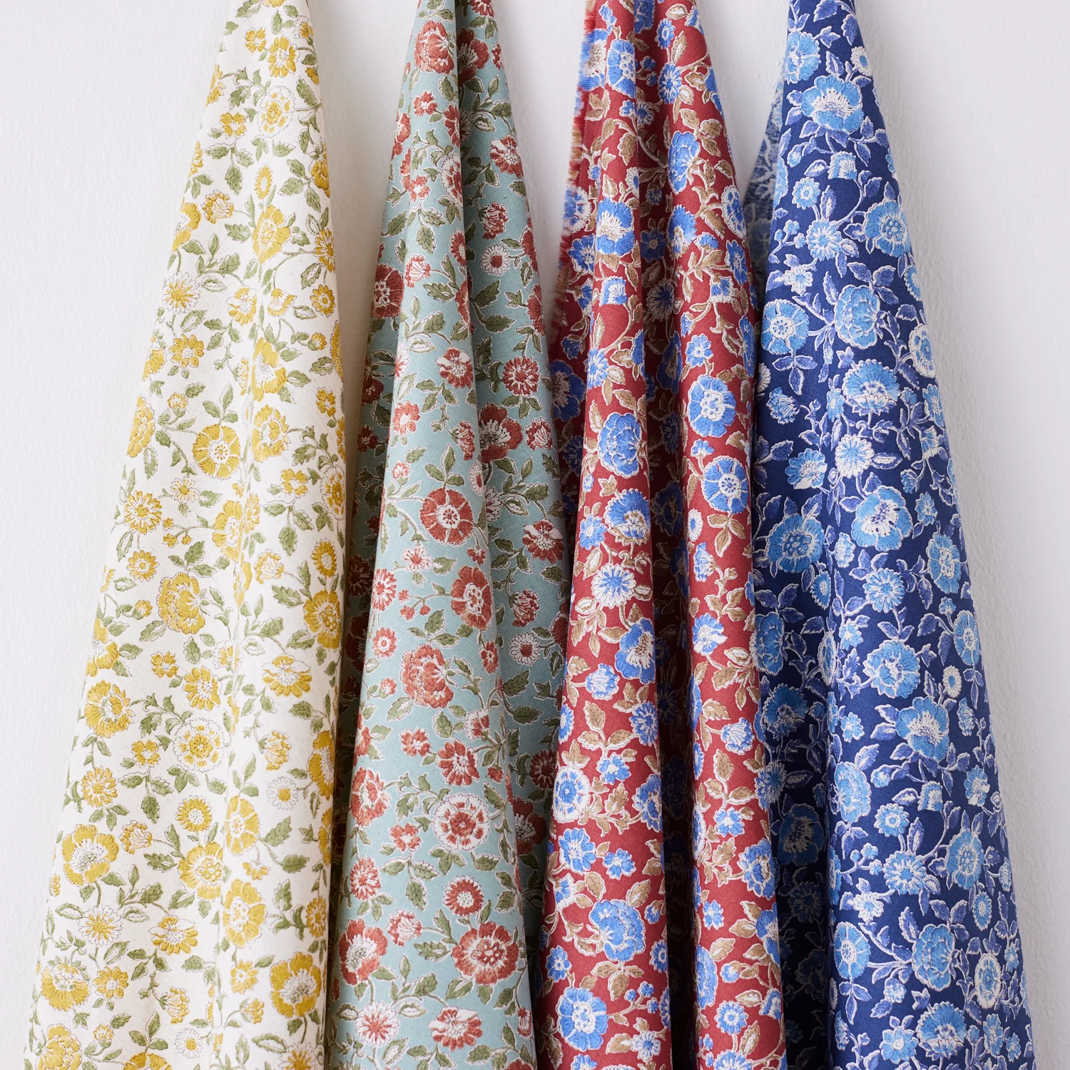 Posy Flowers Cotton Linen Sheeting - Red YGA-79060-2 - Image 3