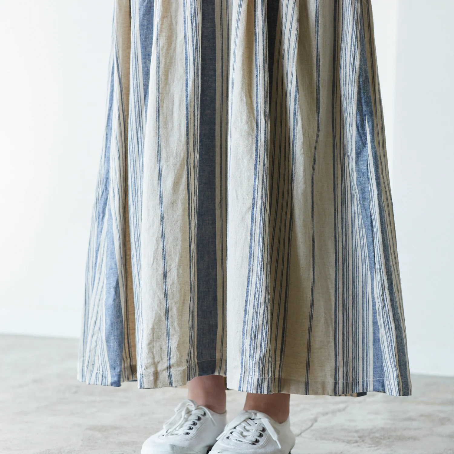 Yarn Dyed Linen Cotton Blend Banshu-ori Stripe Fabric - Off White x Blue - Image 4